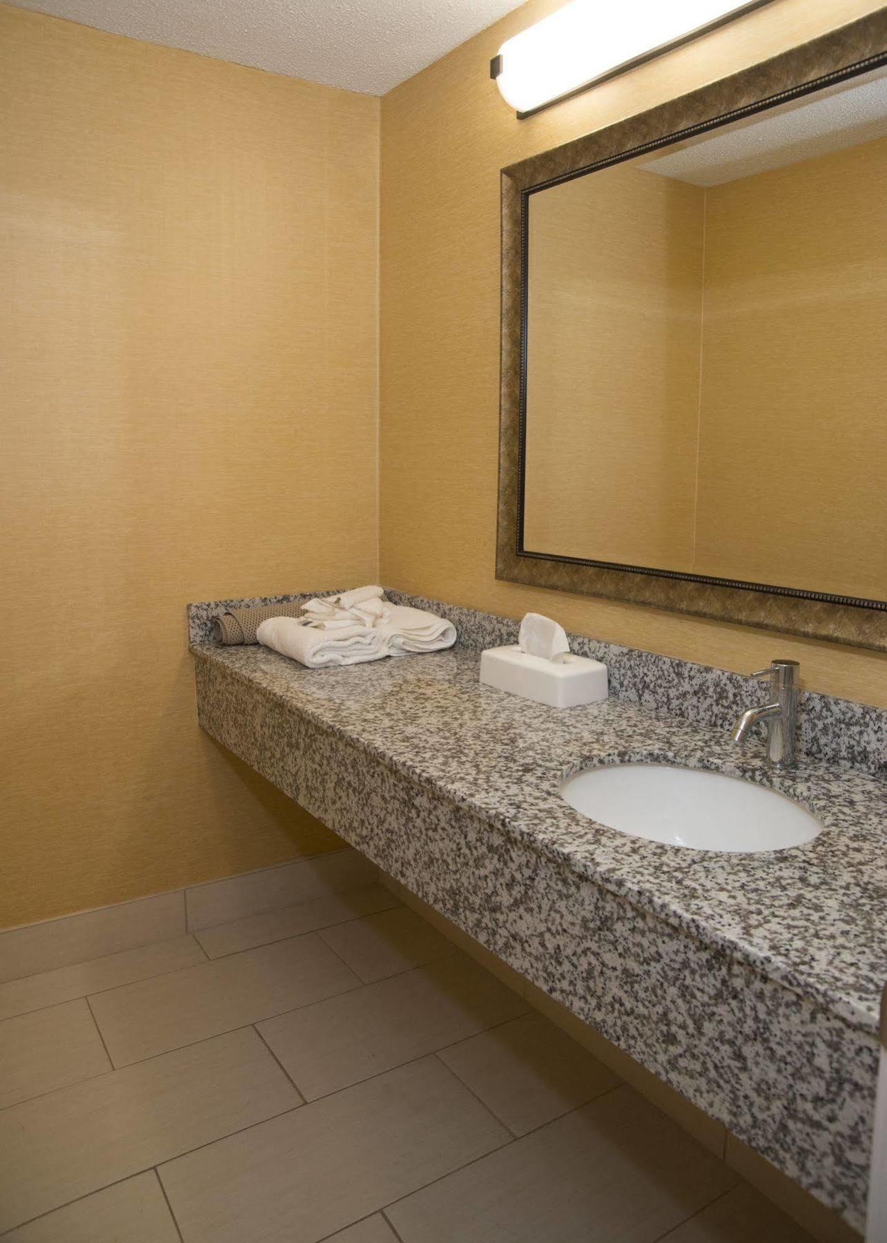 Hampton Falls Inn Экстерьер фото